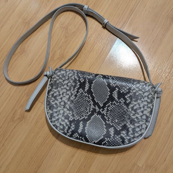 Banana Republic Snake Embossed Leather Crossbody Bag NWOT - Picture 2 of 8